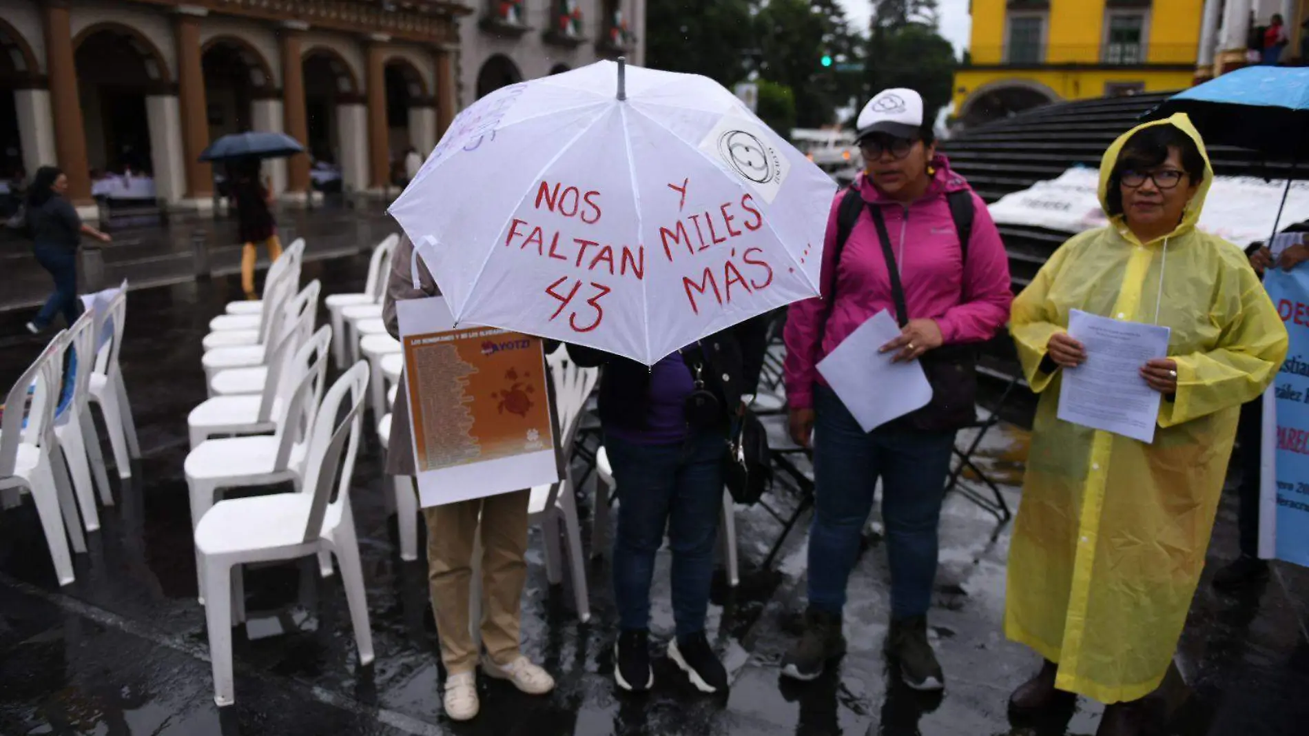 Recuerdan a los 43 estudiantes normalistas de Ayotzinapa en Xalapa